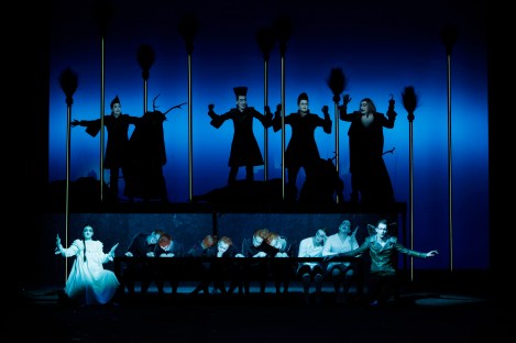 PETER PAN von Robert Wilson / CocoRosie im Berliner Ensemble